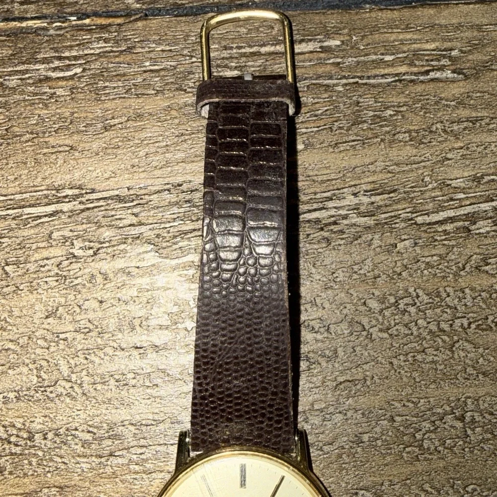 Vintage Timex Quartz Men's Day Date Gold Tone Dress Watch New Battery Running